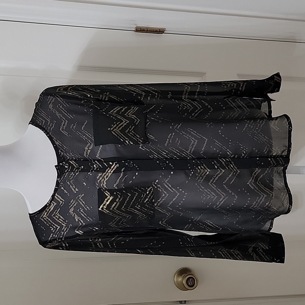 Olive & Oak Size S Black with Gold Abstract Chevron Pattern Sheer Button Down